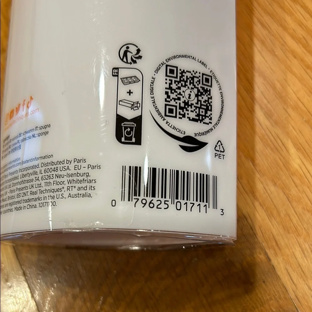 Real Techniques Miracle Complexion Sponge with Travel Case - Orange